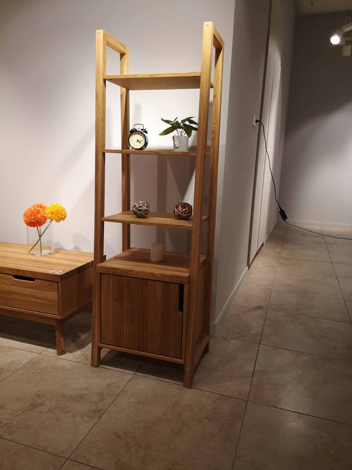 მასიუჯი ხის სტელაჟი "დონატა 7"